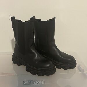 Dream Paris Black Chunky Boot Size 7 Gently Worn